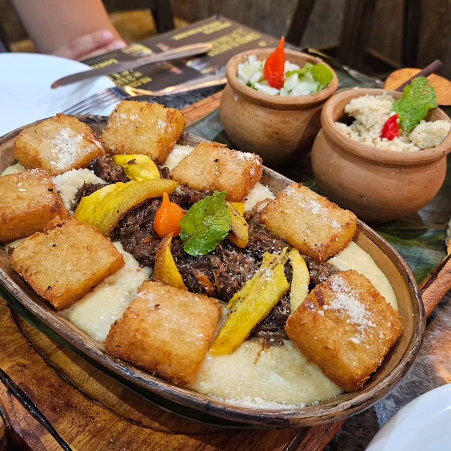 Mariscada com lagosta e moquecas