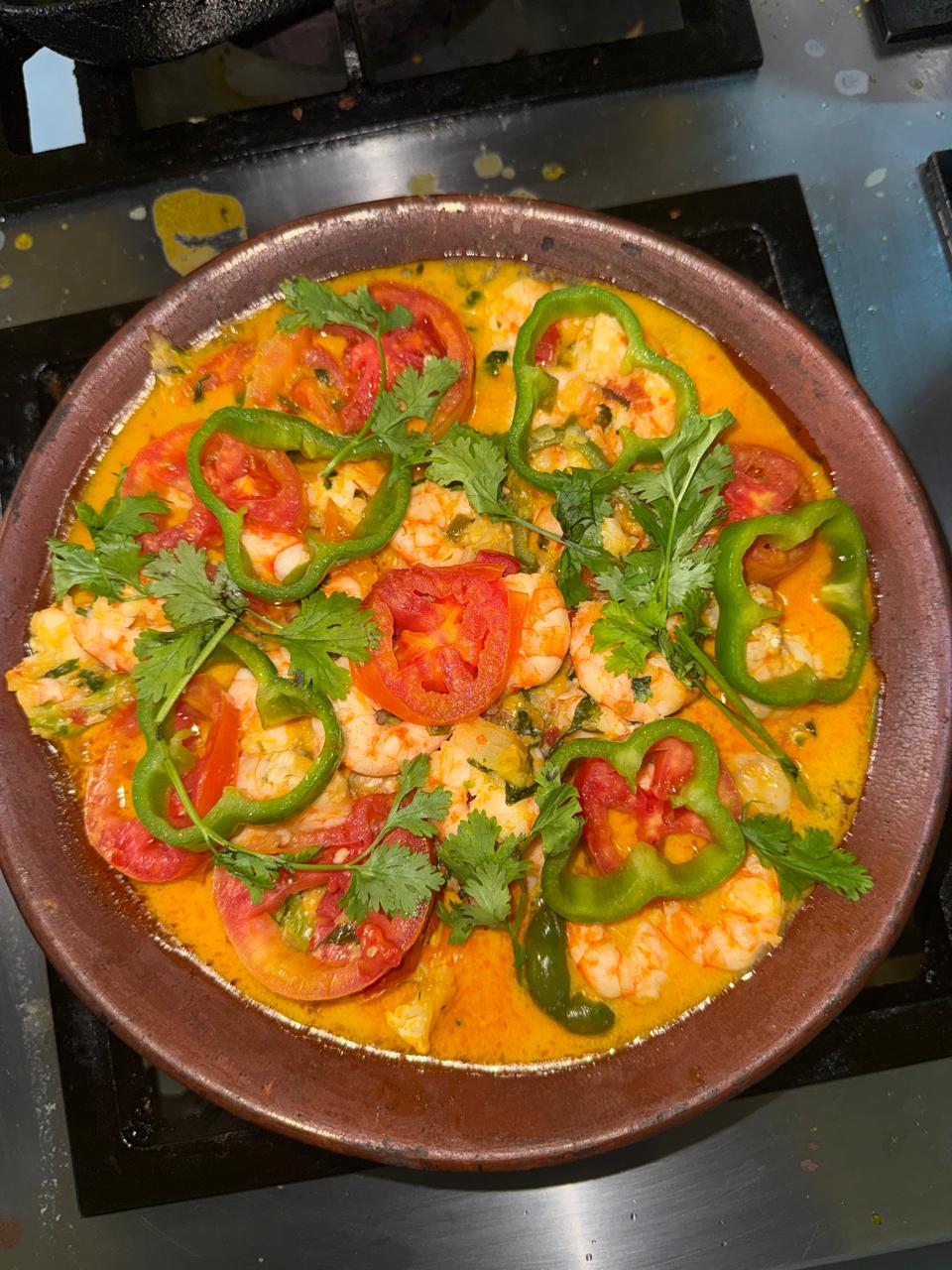 Moqueca de camarão com pimentões