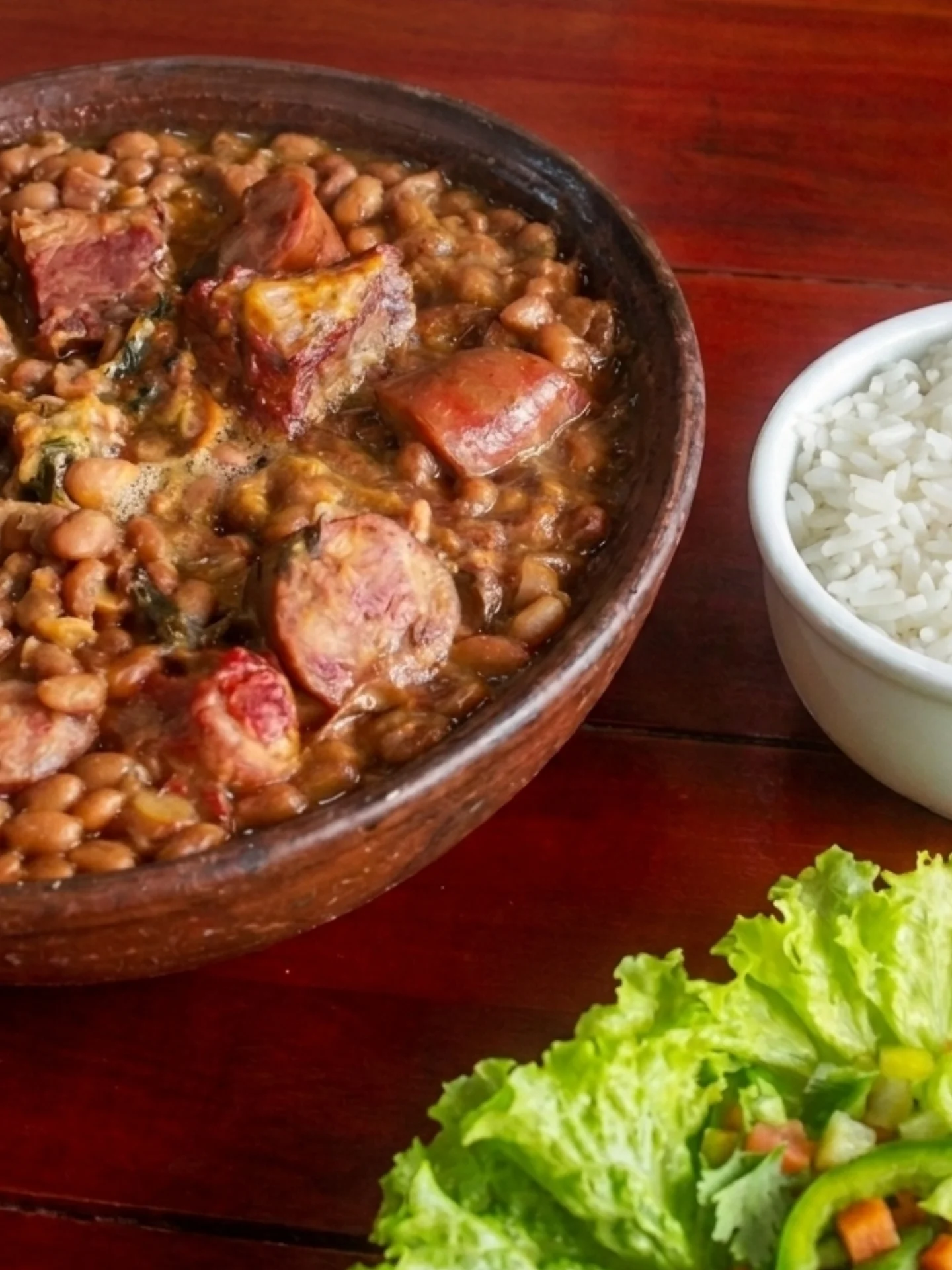 Feijoada com todos os acompanhamentos